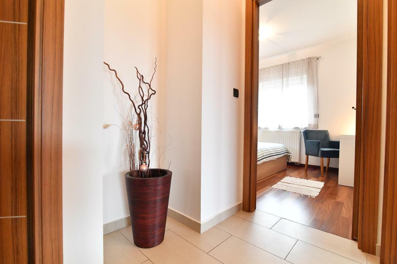 City Penthouse Vita Pula Exterior foto