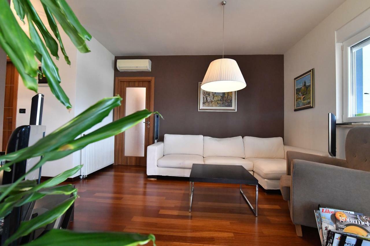 City Penthouse Vita Pula Exterior foto