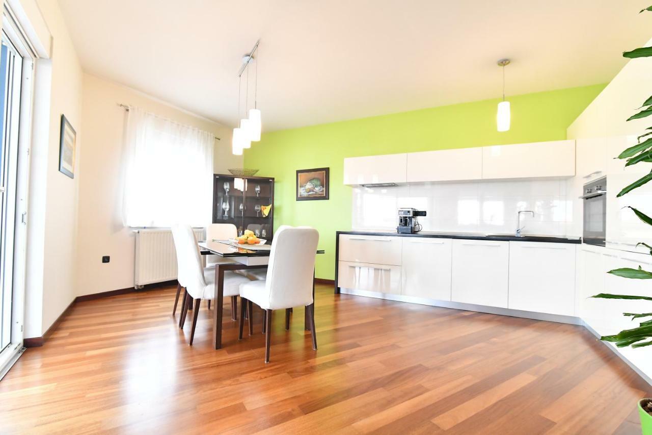City Penthouse Vita Pula Exterior foto